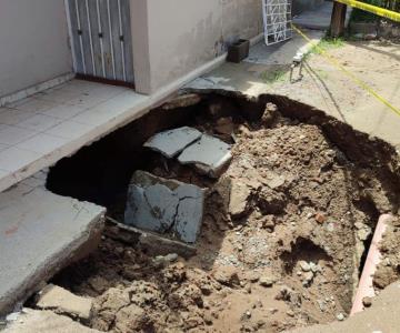 Enorme socavón amenaza a vivienda de Hermosillo