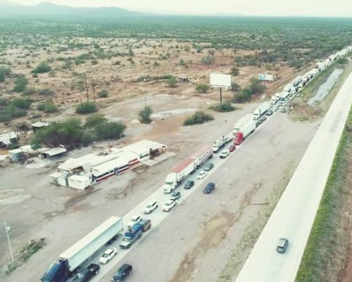 Kilométricas filas genera colapso del puente El Valiente