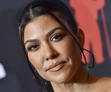 Kourtney Kardashian enfrenta a fan que la creía embarazada