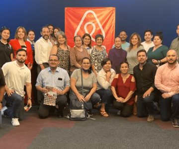 Celebran reunión informativa anfitriones de Airbnb