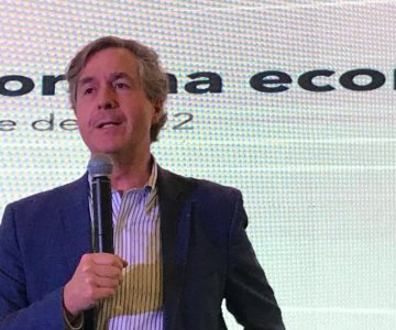 Luis de la Calle presenta su conferencia en el Foro Empresarial 15