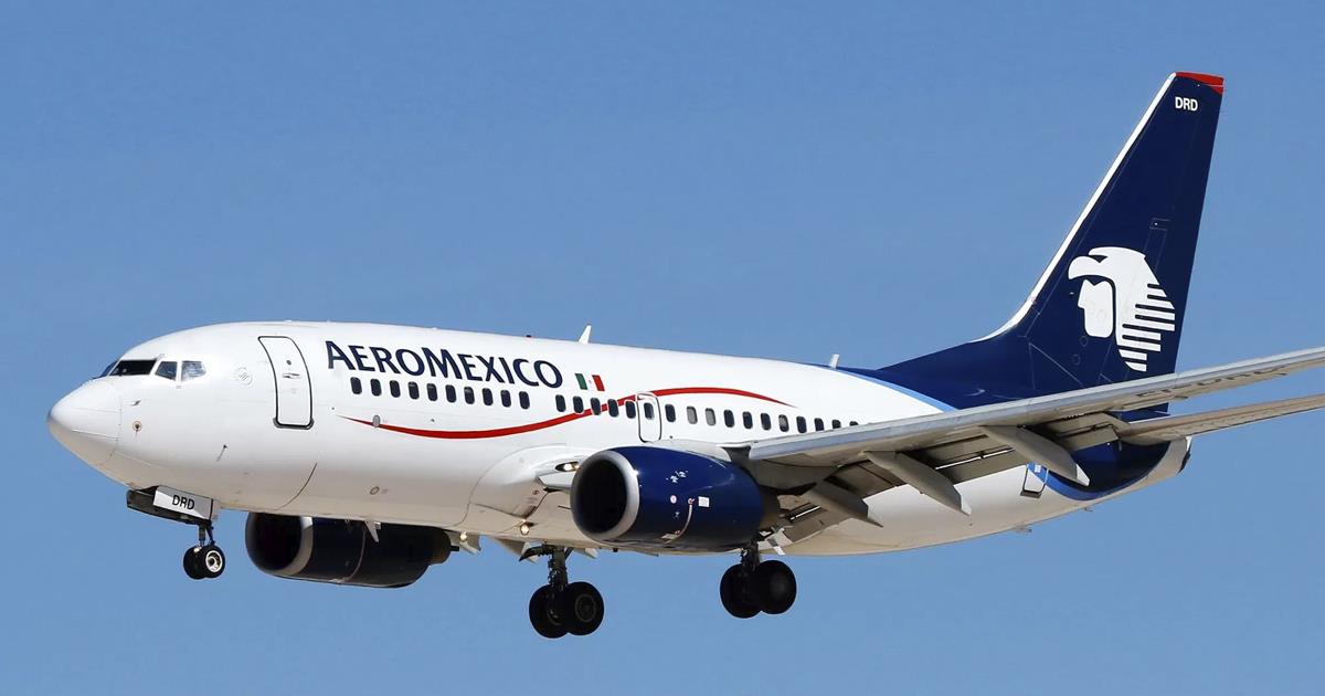 Pasajero de Aeroméxico abre puerta de emergencia y salta de avión