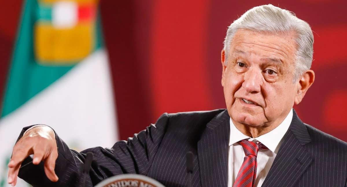 Acusa AMLO que organismos autónomos fueron creados para robar