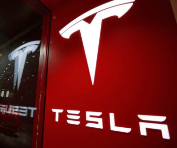 Tesla pierde medio billón de pesos tras anunciar inversión en NL