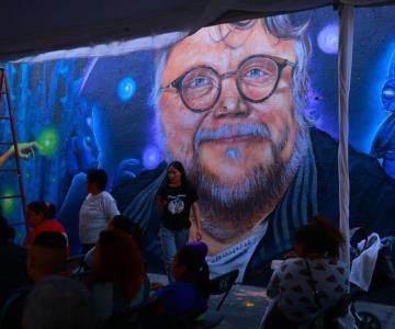 Rinden homenaje a Guillermo del Toro con mural en CDMX