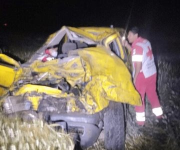 Volcadura en carretera deja una persona muerta y una lesionada