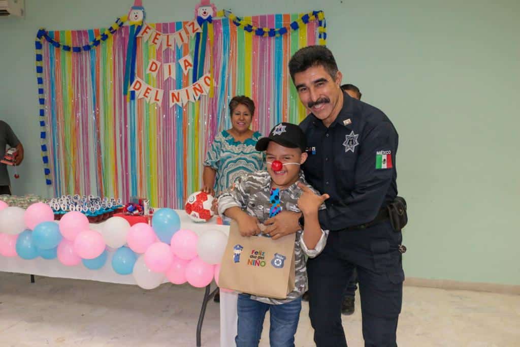 Menores con cáncer cumplen su sueño y se vuelven policías por un día