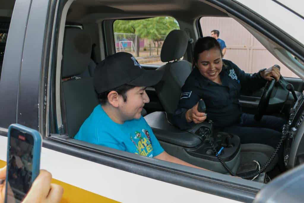 Menores con cáncer cumplen su sueño y se vuelven policías por un día