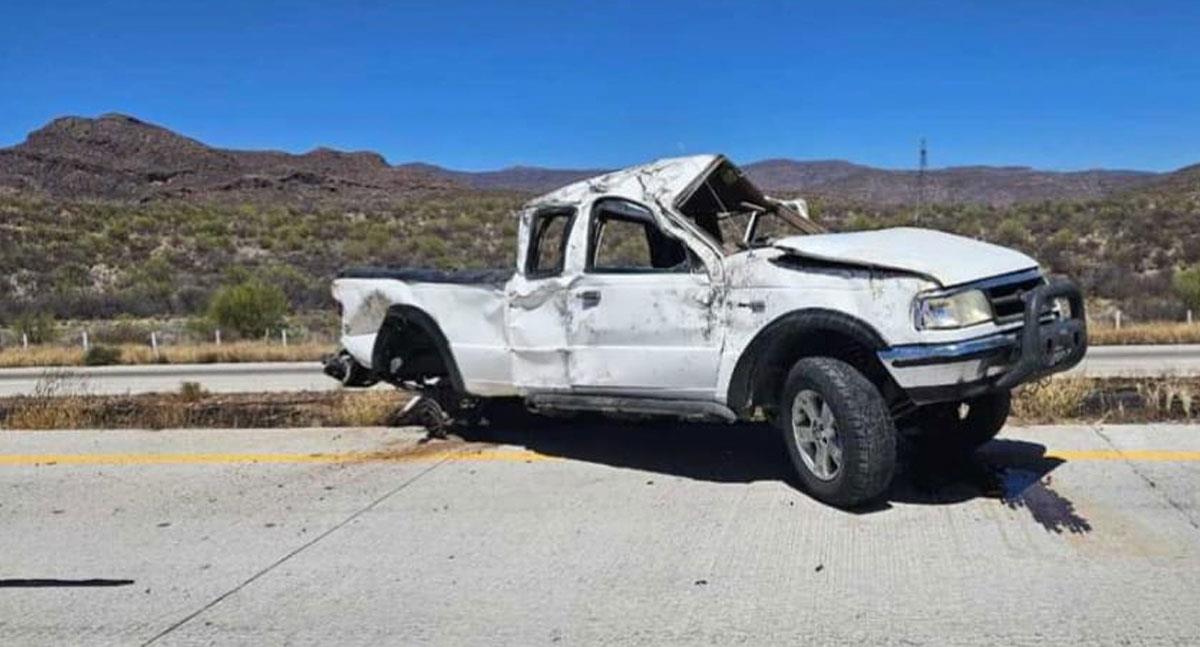 Hospitalizan a dos tras volcamiento en carretera Hermosillo-Guaymas