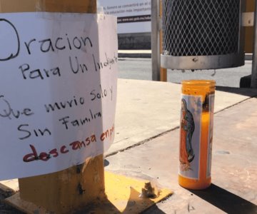 Oración para un indigente: dejan mensaje en parada de camión