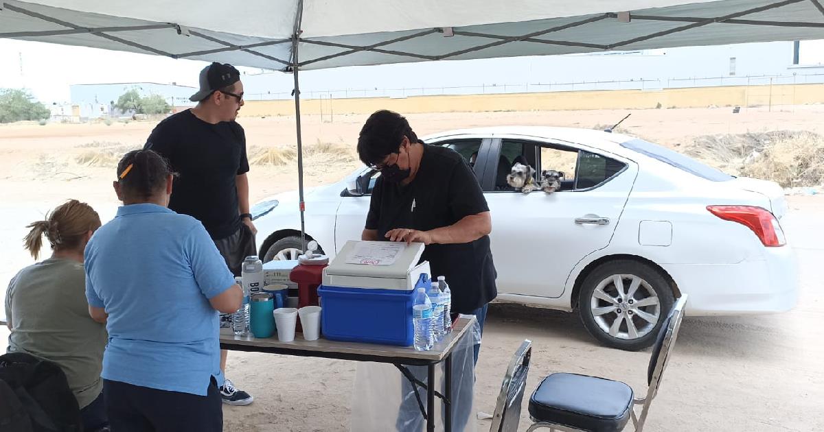 Centro de Salud Urbano vacuna 80 mascotas por Drive thru en Floresta