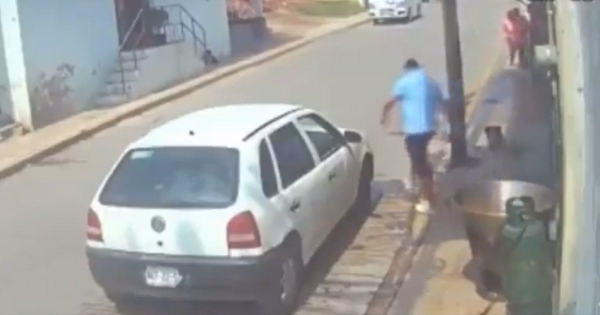 Hombre arroja a perro en aceite hirviendo y no sobrevive; exigen justicia