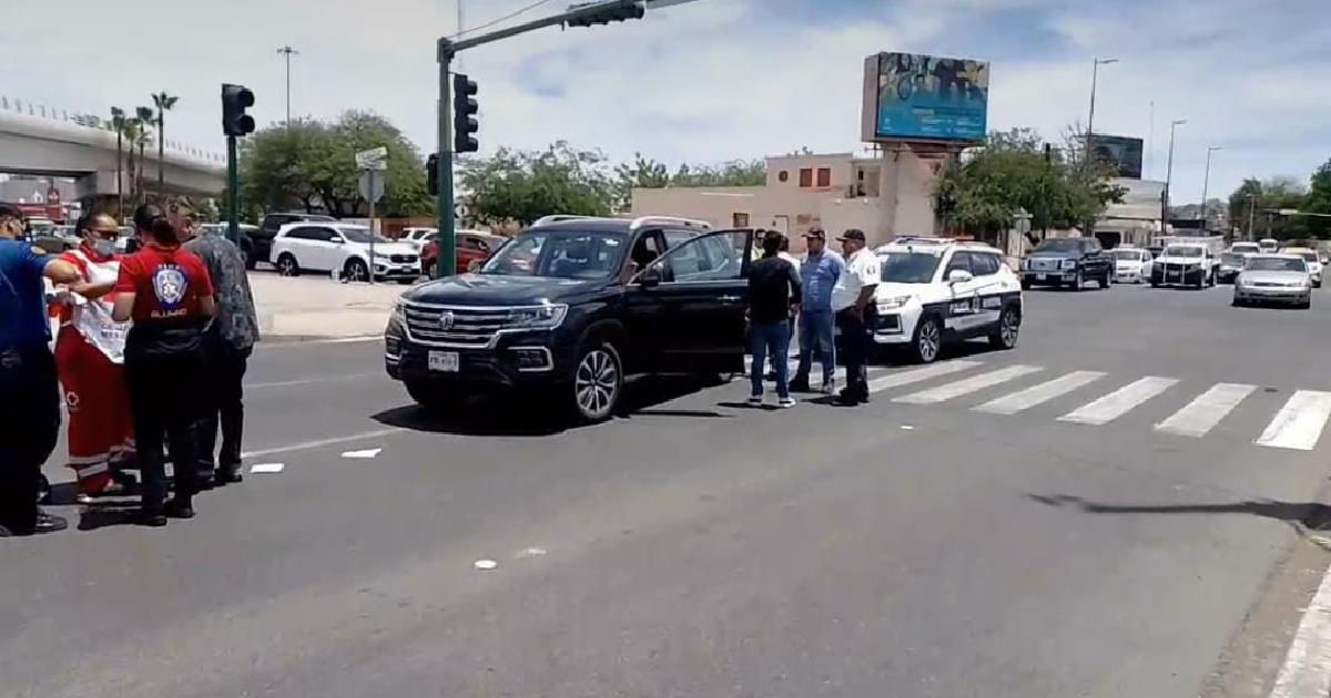 Hombre de la tercera edad lesionado tras ser atropellado por camioneta