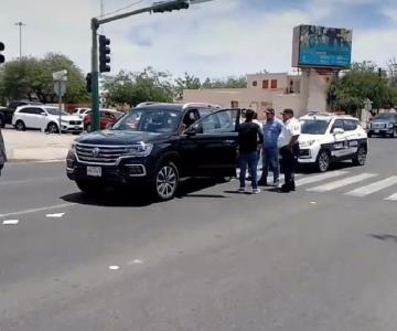 Hombre de la tercera edad lesionado tras ser atropellado por camioneta