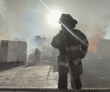 Fuga de gas provoca incendio en predio del centro de Hermosillo