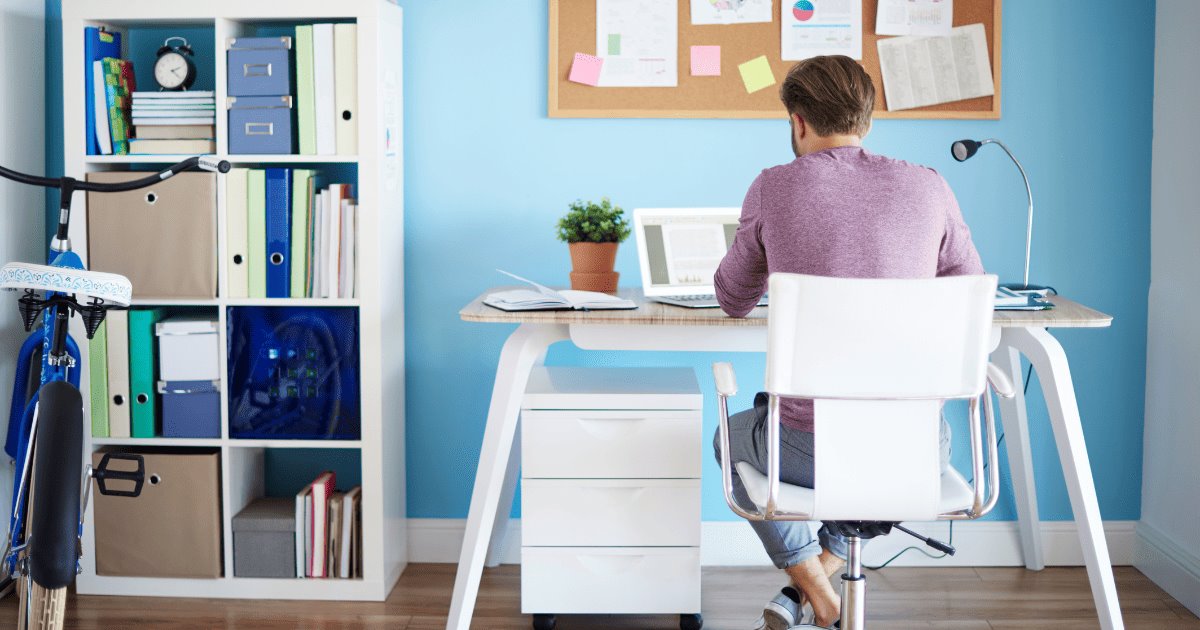 Patrón debe pagar desde el internet hasta tu silla si realizas home office