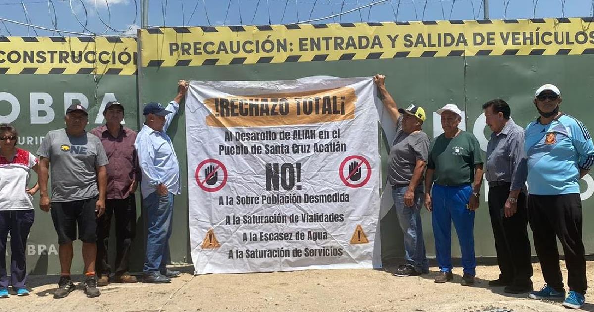 Vecinos en Edomex se manifiestan contra constricción de departamentos