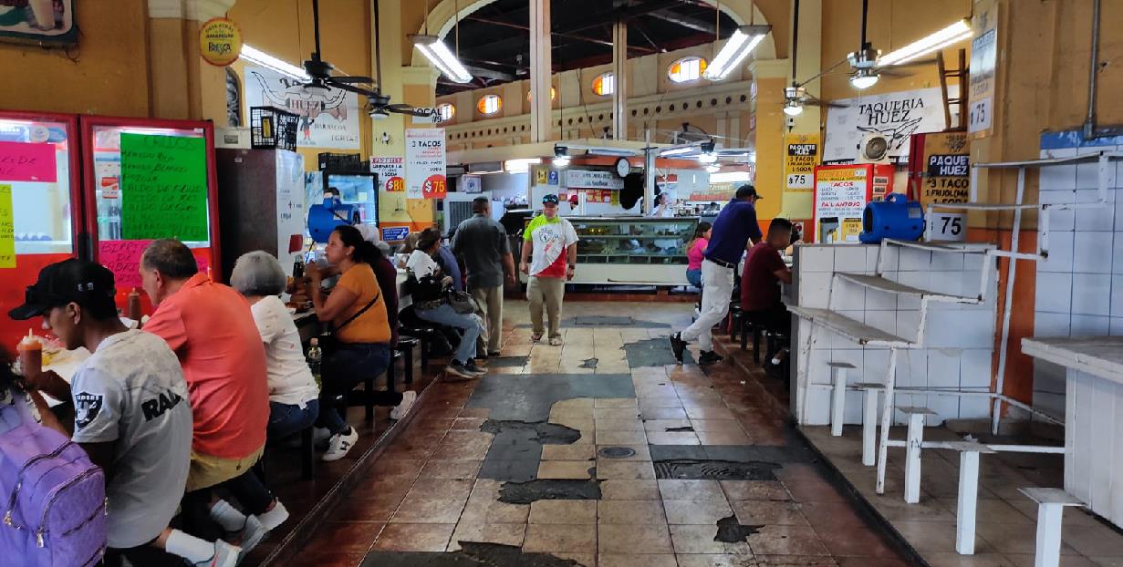 Registran baja afluencia de clientes en Mercado Municipal por calor