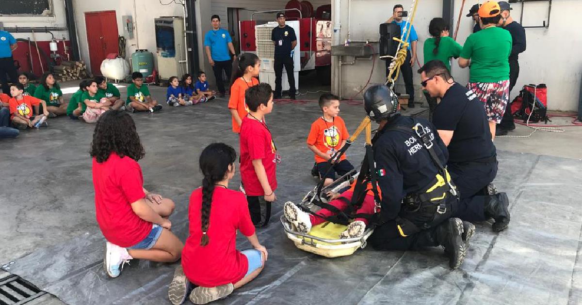 Cerca de 150 menores participan en el campamento Bombero eres tú