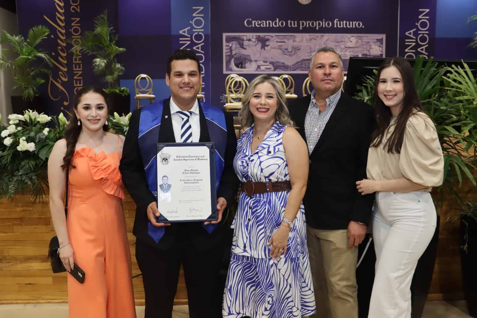 Culminan su educación profesional en el Tec de Monterrey