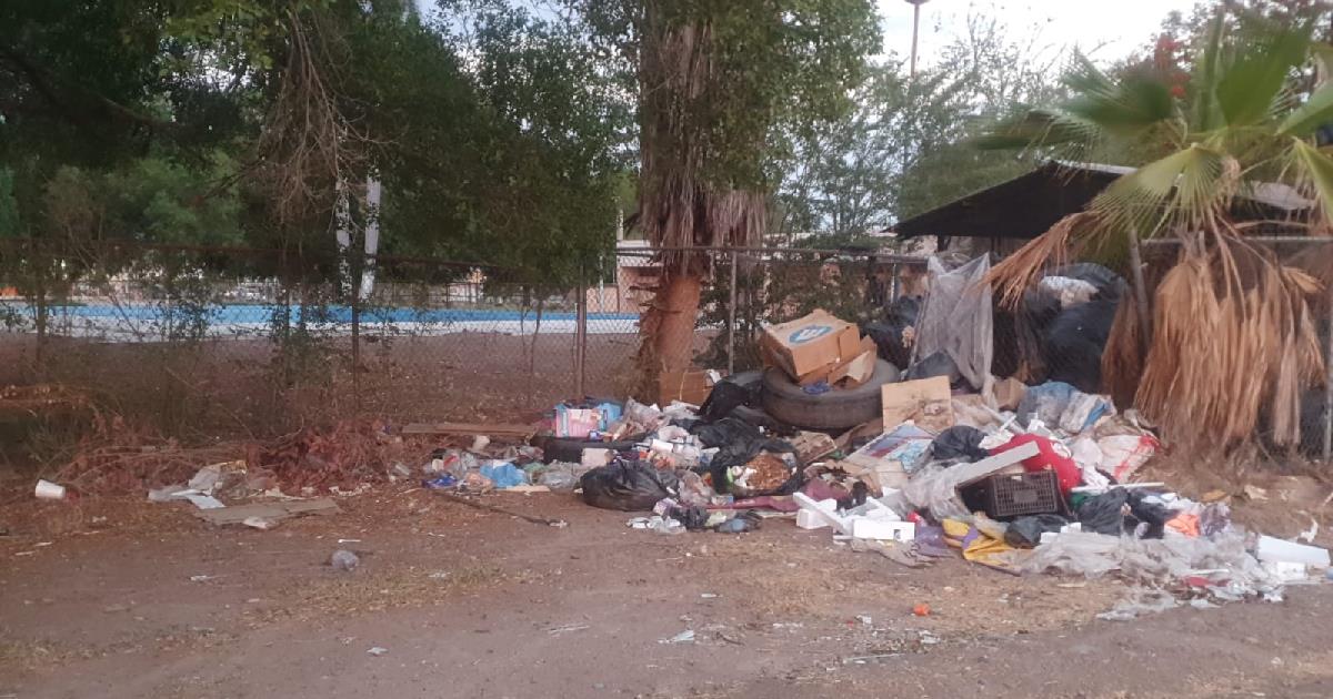 Piden deportistas recoger basura de la Unidad Deportiva de Navojoa