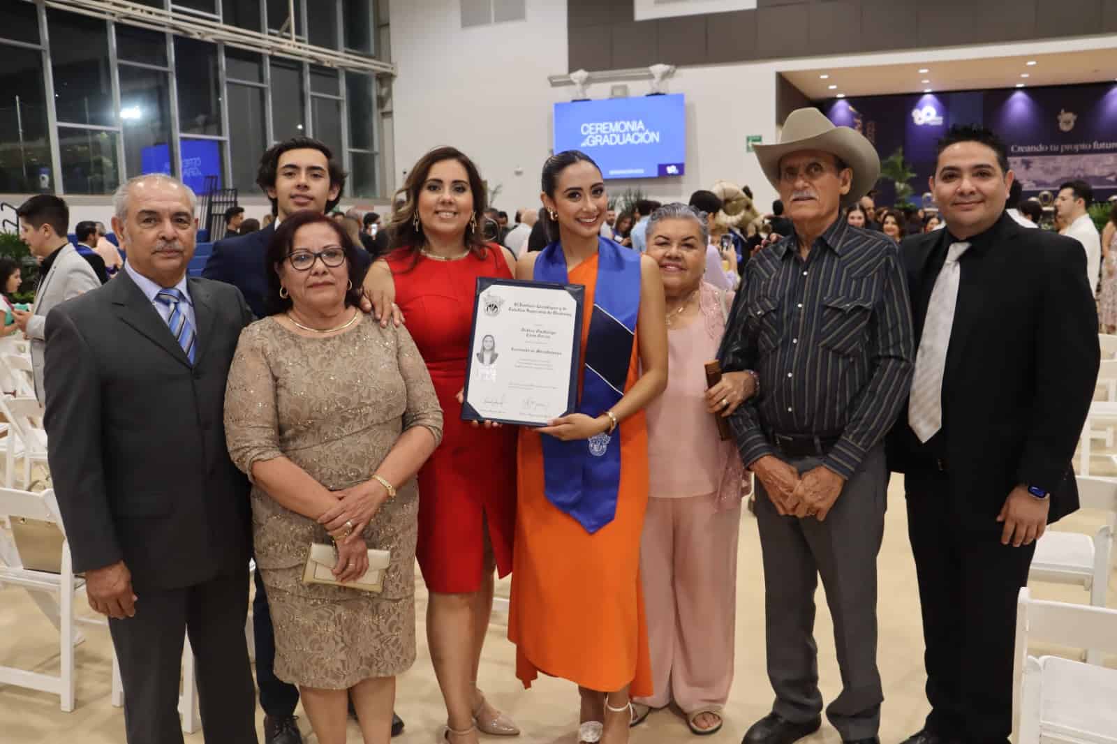 Jóvenes concluyen su formación profesional en el Tec de Monterrey