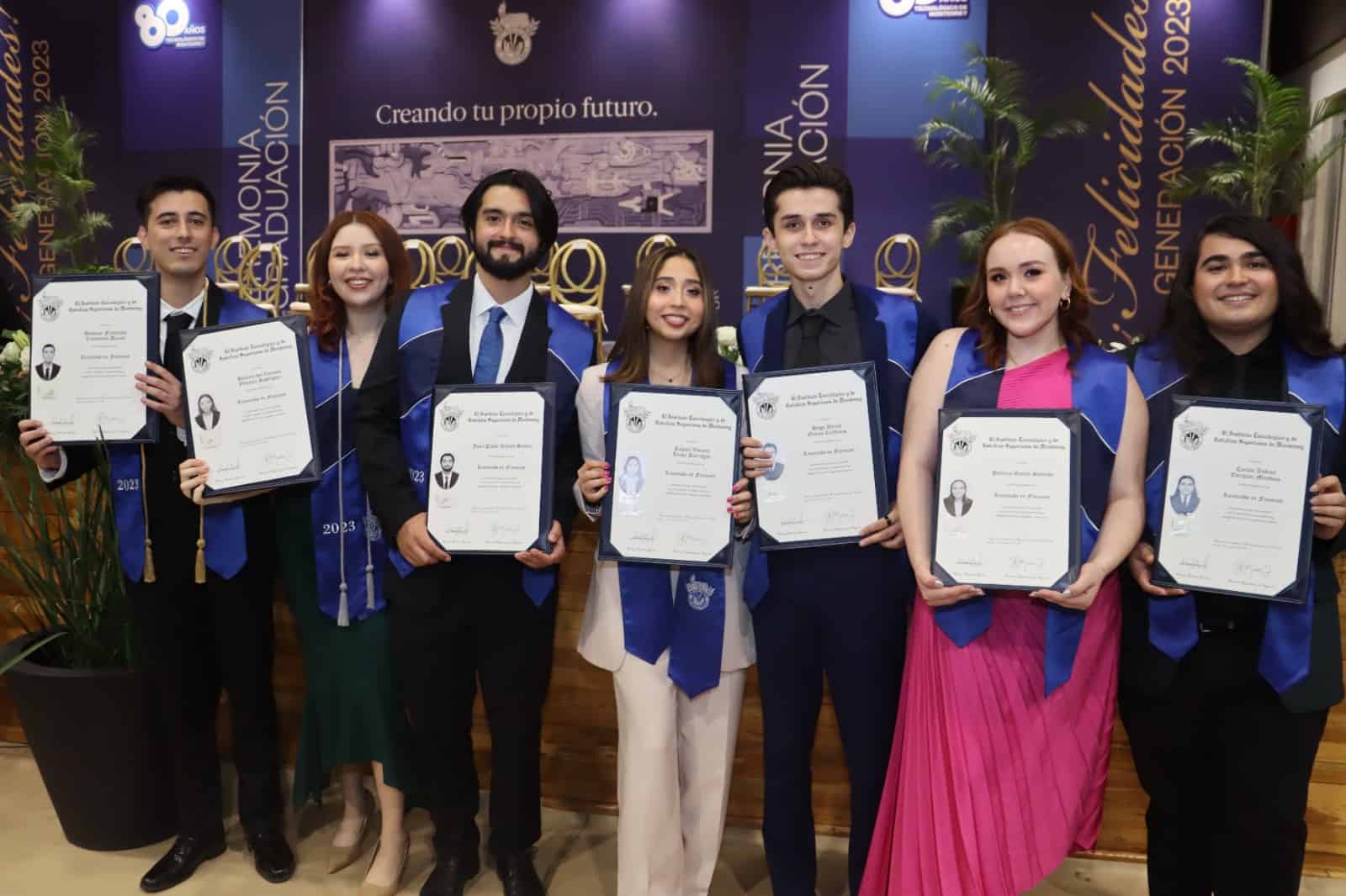 Jóvenes concluyen su formación profesional en el Tec de Monterrey