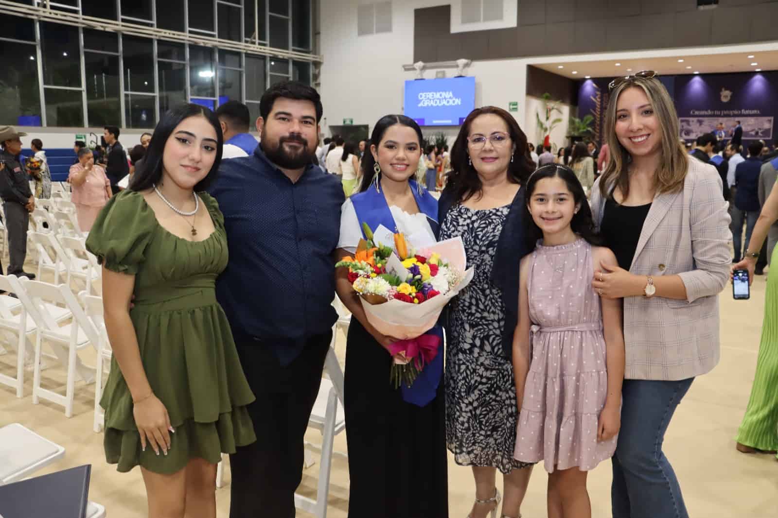 Jóvenes concluyen su formación profesional en el Tec de Monterrey