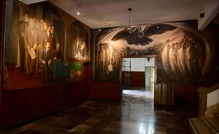 Develan placa del mural ‘Pioneros’ de Héctor Martínez Arteche