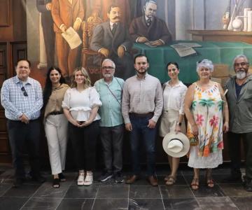 Develan placa del mural ‘Pioneros’ de Héctor Martínez Arteche