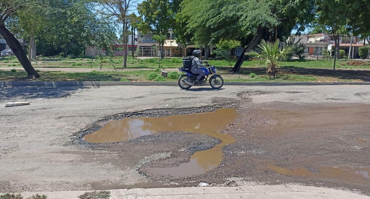 Brotan baches en calles de Ciudad Obregón con primeras lluvias