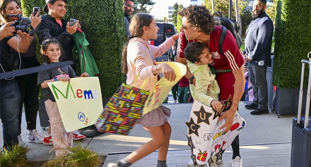 Memo Ochoa recibe emotiva sorpresa de su familia por su cumpleaños