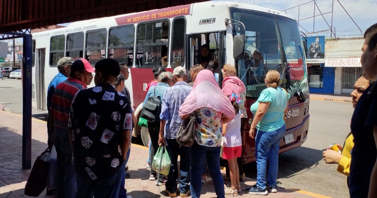 Navojoenses sufren el calor en camiones; una sola unidad enciende el aire