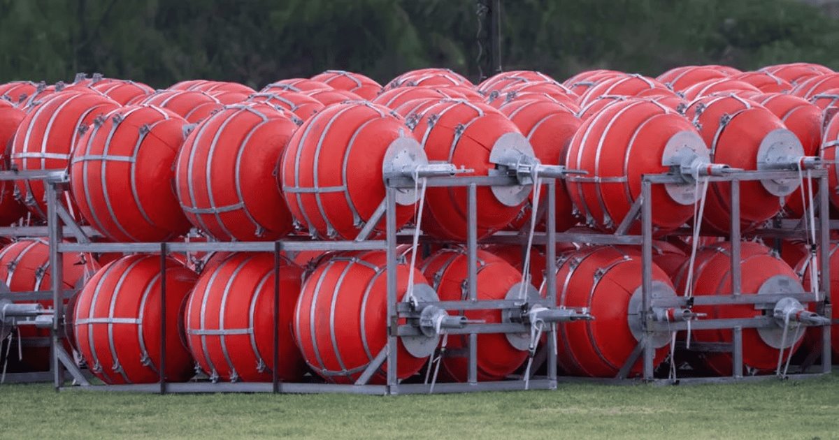 EU demandará al gobernador de Texas por muro flotante en el río Bravo