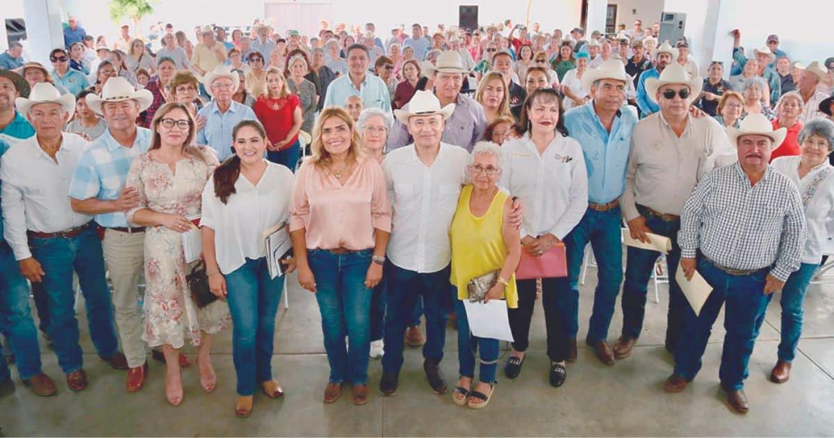 Beneficia Gobernador en salud, becas y seguridad alimentaria