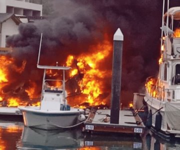 Incendio de yates deja saldo de dos heridos; un posible fallecido