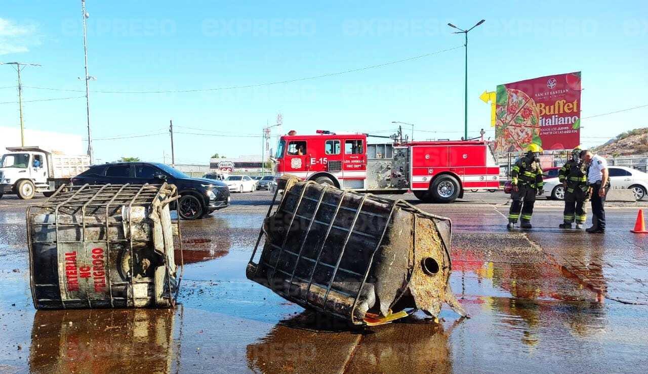 Derrame de líquido aceitoso causa cierres en la salida norte de Hermosillo