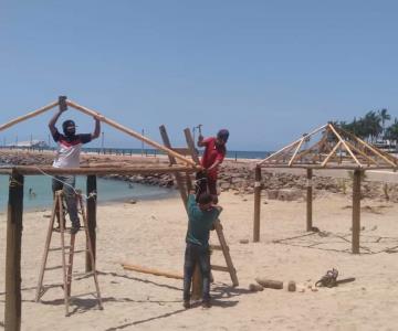 Reconstruyen palapas en Miramar