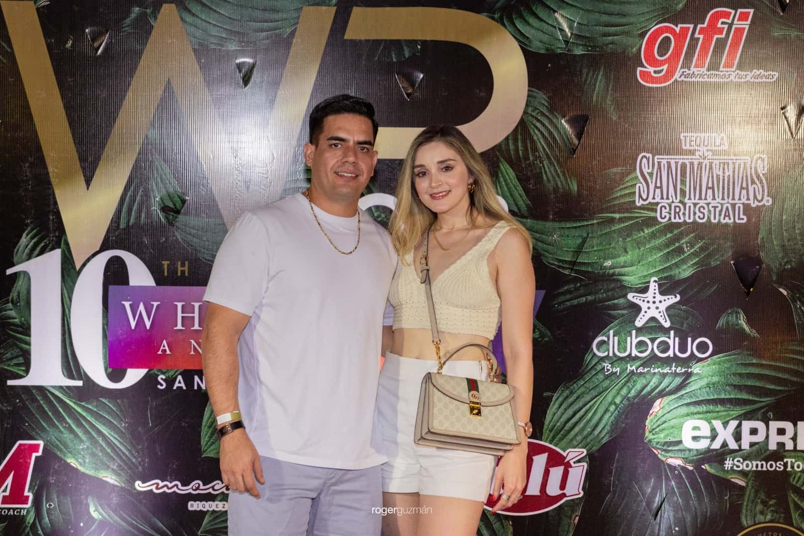 ¡Viven gran ambiente en White Party!