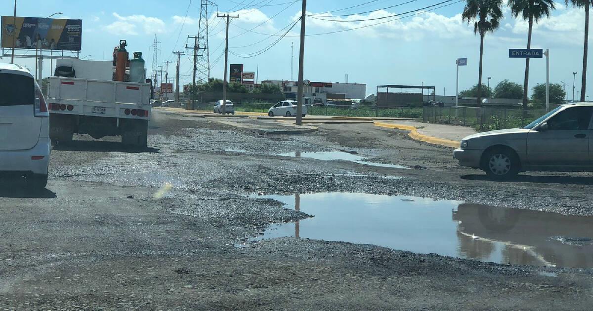 Calle 300 en Ciudad Obregón intransitable por gran cantidad de baches