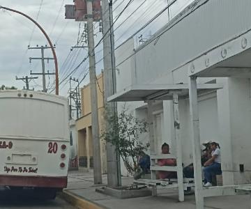 Mujeres usuarias del transporte rural piden reubicar parada de autobuses