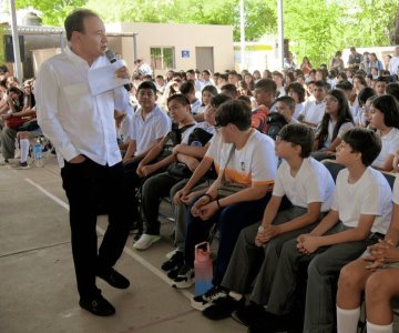 A la baja deserción escolar en Sonora: Alfonso Durazo