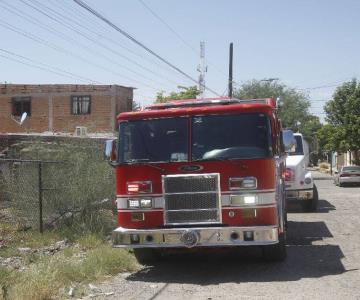 Incendio de maleza se propagó a domicilio deshabitado; no hubo heridos