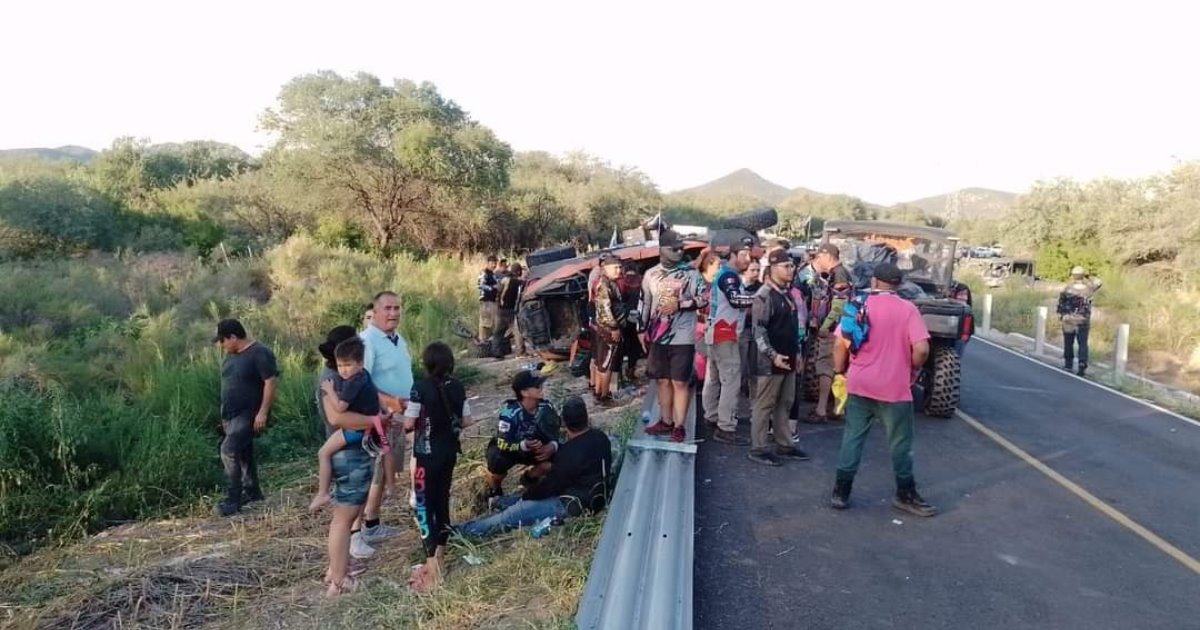 Dos personas lesionadas deja volcadura de vehículo todo terreno