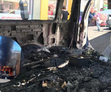 Explota camioneta de taquería por fuga en tanque gas