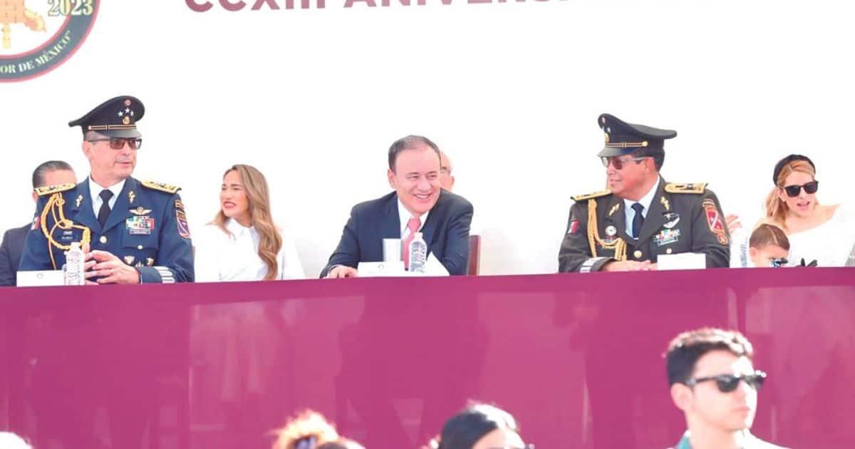 Encabeza Gobernador desfile Cívico Militar en Hermosillo