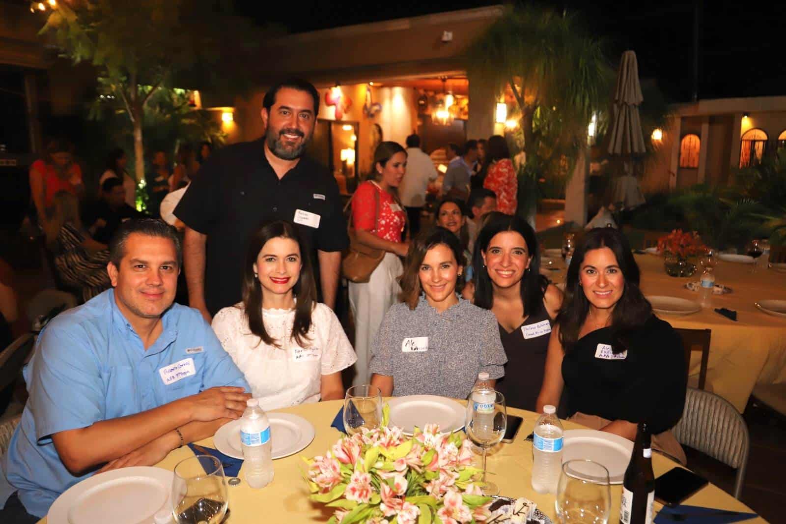 Asociación de Padres y Amigos Thezia ofrece cena de bienvenida