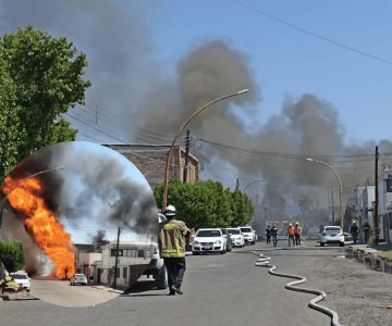 Sofocan gran incendio en bodega que almacenaba plásticos en Cajeme