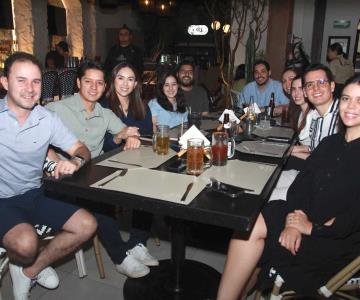 Celebran con amigos en Casona Obregón