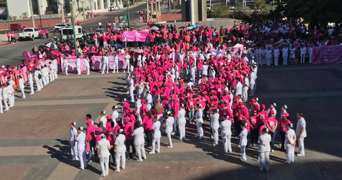 Marchan para sensibilizar sobre el cáncer de mama